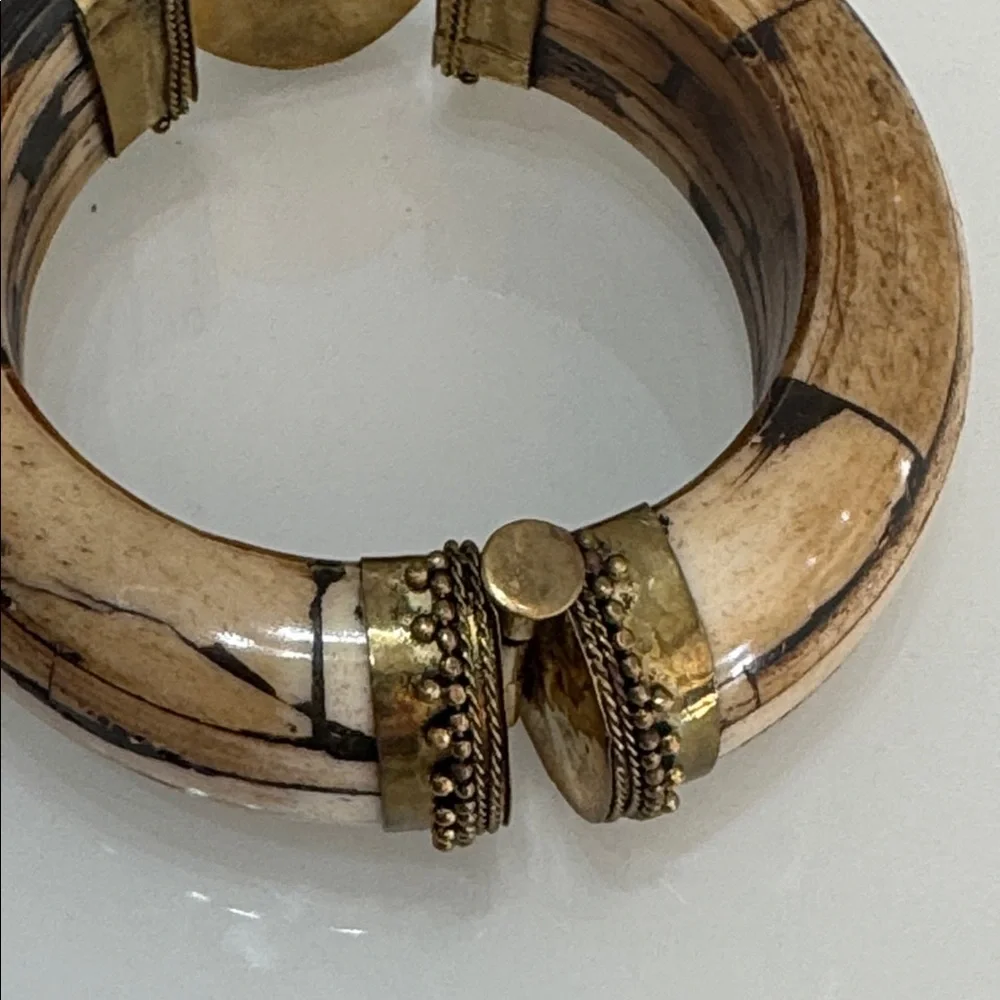 Bone and stone bangle bracelet - Picture 6 of 8